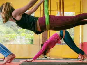 6 jours-30h en formation de professeur de yoga aérien à Madère, Portugal