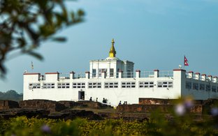 Lumbini Retreats und Reisen