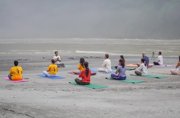 4 Day Spiritual Sightseeing, Meditation, Ayurvedic Massages and Yoga Retreat in Rishikesh, India