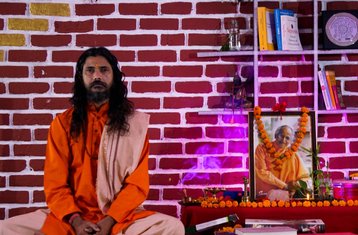 Formation de professeur de yoga hatha, ashtanga et vinyasa en ligne, en autonomie, 300 h avec 25 cours en direct d'1 heure