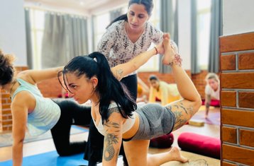 28 Tage 200-Stunden Hatha, Ashtanga, Vinyasa, Kundalini und Yin Yogalehrer Ausbildung in Rishikesh, Indien