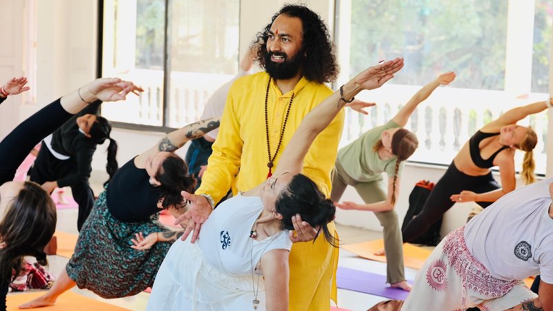 26 jours-200h en formation de professeur de yoga avec guérison par le son à Rishikesh, Inde