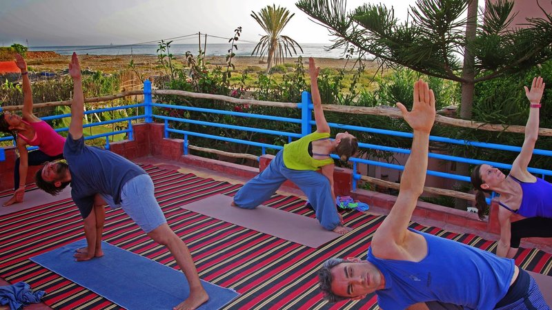 8 jours en stage de yoga, méditation et surf au bord de l'océan à Taghazout Bay, Maroc
