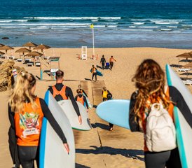 56 jours en stage de surf du débutant au confirmé à Cascais, Lisbonne, Portugal - Photo 1