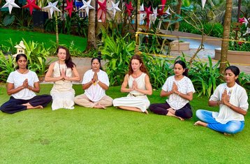 Curso intensivo de formación de profesores de yoga de 11 días y 100 horas en Goa, India.