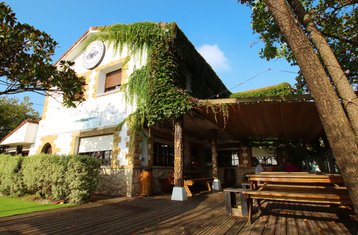 8 días de campamento de surf para todos los niveles en Cantabria, España