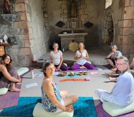 4 jours ressourçant de yoga balinais et initiation au féminin sacré en Auvergne, France - Photo 2