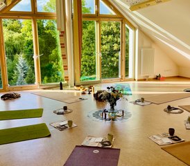 3 Tage Yoga Retreat im Kloster, Deutschland (bei Fulda, Juli) – Entspannung & Achtsamkeit Wochenende - Photo 2