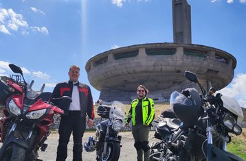 2 días de escapada perfecta en moto con guía en Bulgaria