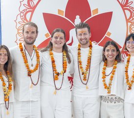12 días de formación de profesor de yoga ayurvédico de 100 horas en Rishikesh, India - Photo 2
