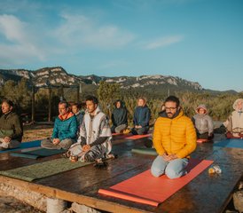 115 jours en stage de méditation Vipassana, yoga doux et chants de mantras dans un paradis naturel, Espagne - Photo 1