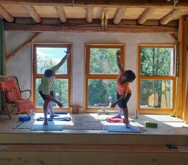 2 jours en stage de yoga d'automne : Stimulez vos poumons et système immunitaire en Savoie, France - Photo 4