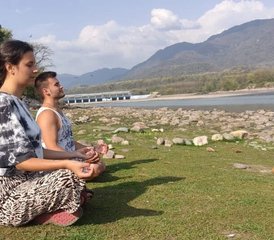 210 Tage Yoga Retreat mit Ayurveda-Therapien am Ufer des Ganges in Rishikesh, Indien - Photo 1