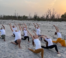 20 días de profesorado de yoga de 200 horas con Emotional Blockage® y ayurveda en Rishikesh, India - Photo 4