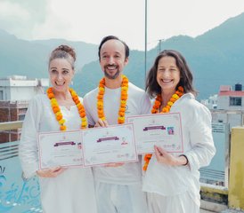 1060 jours en stage de 500h de formation de professeur de hatha, ashtanga, vinyasa flow et yin avec guérison des traumatismes et émotionnelle en Inde - Photo 1