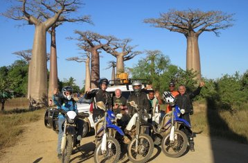 19 días de tour guiado en moto para descubrir Madagascar y sus baobabs