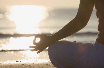 20 Tage 200-Stunden Hybrid Yin Yoga Therapie Yogalehrer Ausbildung in Kalpitiya, Sri Lanka