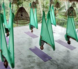 22 días de profesorado de yoga Hatha de 200 horas multiestilo con yoga aéreo en Bali, Indonesia - Photo 3