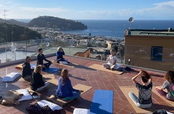 5 jours de bien-être en stage de yoga yin, kundalini et thermes à Ischia, Italie