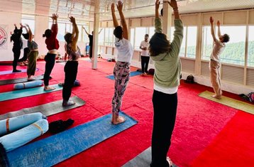 15 días de profesorado de yoga Hatha, Ashtanga y Vinyasa de 100 horas en Dharamsala, Himalaya, India