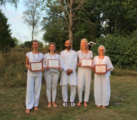 821 Tage 200-Stunden Hatha Yoga Lehrerausbildung in einem Ashram in Südschweden mit indischem Yogalehrer - Photo 1