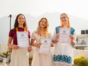15 Tage 100-Stunden Yin Yogalehrerausbildung in Rishikesh, Indien mit Emotionaler und Klangheilung