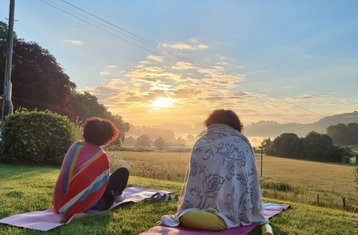4 Tage Sommer-Sonnenwende Yoga Retreat mit Klangheilung in Mittelwales, Vereinigtes Königreich