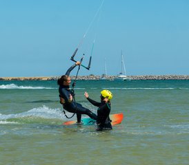 8 Tage Kitesurfing Camp für Mittelstufe und Yoga-Urlaub in Lagos, Portugal - Photo 4