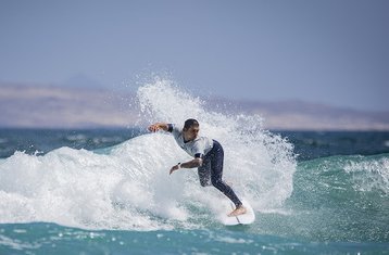 8 días de campamento de surf Free Riders en Lanzarote, Islas Canarias, España