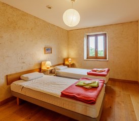4 Tage Sommer-Yoga-Retreat „Rooting to Flourish“ in Contrazy, Frankreich - Photo 3