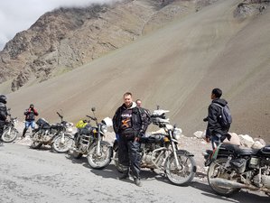 11 Tage Versteckter Himalaya: Zanskar Valley Premium Geführte Motorradtour in Indien