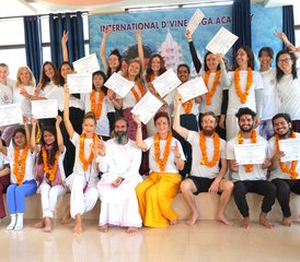124 días de profesorado de yoga Hatha, Vinyasa y Ashtanga de 200 horas en Rishikesh, India - Photo 1