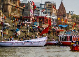 Varanasi Retreats und Reisen