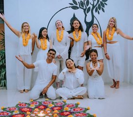 222 días de profesorado de yoga multiestilo de 200 horas con aeroyoga, acro y ayurveda en Bali, Indonesia - Photo 1