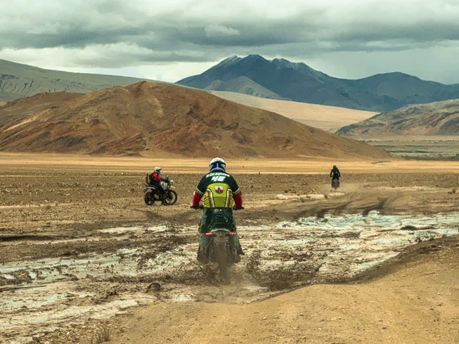 8 Day Touch the Sky: A Guided Motorcycle Expedition Tour to Umling La, Land of High Passes in India photo 3