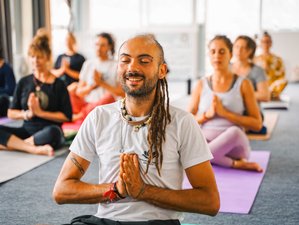 28 días de profesorado de 200 horas de Hatha, Ashtanga, Ayurveda, Yin e Iyengar en Rishikesh, India