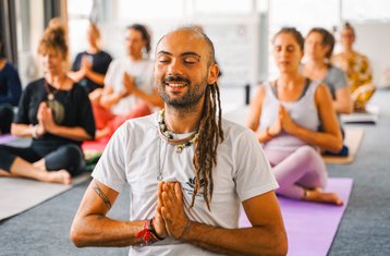 28 jours-200h en formation de professeur de hatha, ashtanga, ayurveda, yin et iyengar à Rishikesh, Inde