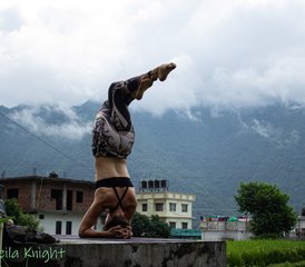 921 Tage 200-Stunden Vinyasa Yogalehrer Ausbildung in Rishikesh, Indien - Photo 1
