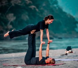 1156 Tage 500-Stunden Intensive Multi-Stil Yogalehrer Ausbildung in Rishikesh, India - Photo 1