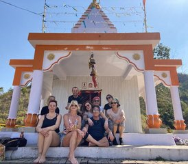 712 días de profesorado de yoga y meditación de 100 horas en Rishikesh, Uttarakhand, India - Photo 1