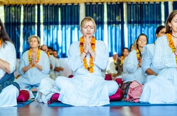 25 Tage 200-Stunden Ayurveda Yogalehrer Ausbildung in Rishikesh, Indien