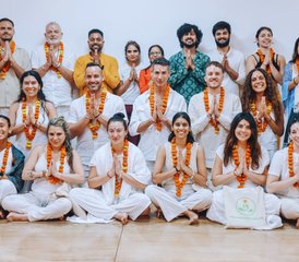 24 días profesorado de yoga Hatha y Vinyasa tradicional de 200 horas en Rishikesh, India - Photo 4