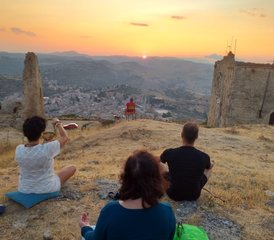 108 días de retiro de power yoga y yin yoga en Sicilia, Italia - Photo 1