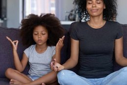 60-Stündige Selbstgeführte Online-Kinderyogalehrer-Ausbildung, 1-2 Live-Stunden Inbegriffen