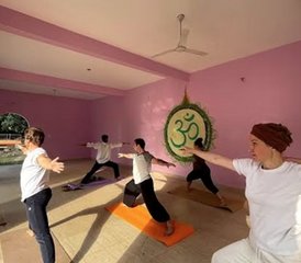 116 Tage Reise Zur Stille: Ein Achtsamkeits Yoga Retreat in Rishikesh, Indien - Photo 1