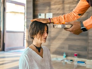15 Tage 100-Stunden Yogatherapie Lehrer Ausbildung in Rishikesh, Indien mit Ayurveda, Meridianen und mehr