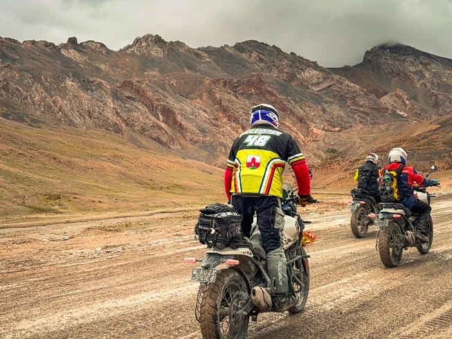 8 Day Touch the Sky: A Guided Motorcycle Expedition Tour to Umling La, Land of High Passes in India