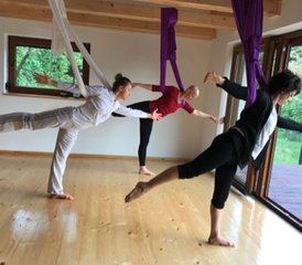 8 Tage 50-Stunden Aerial Yogalehrer Ausbildung in Kamesznica, Polen - Photo 3