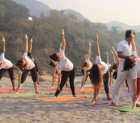 1124 días de profesorado de yoga Ashtanga ancestral de 200 horas en Rishikesh, India - Photo 1