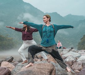 425 Tage 200-Stunden Multi-Style Yogalehrer Ausbildung in Rishikesh, Indien - Photo 1